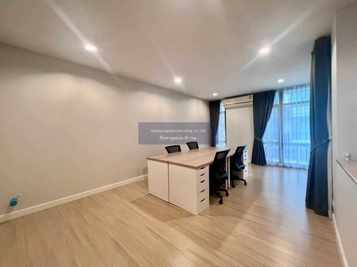 ให้เช่าทาวน์โฮม Plex บางนา เหมาะทำ office / Townhome  