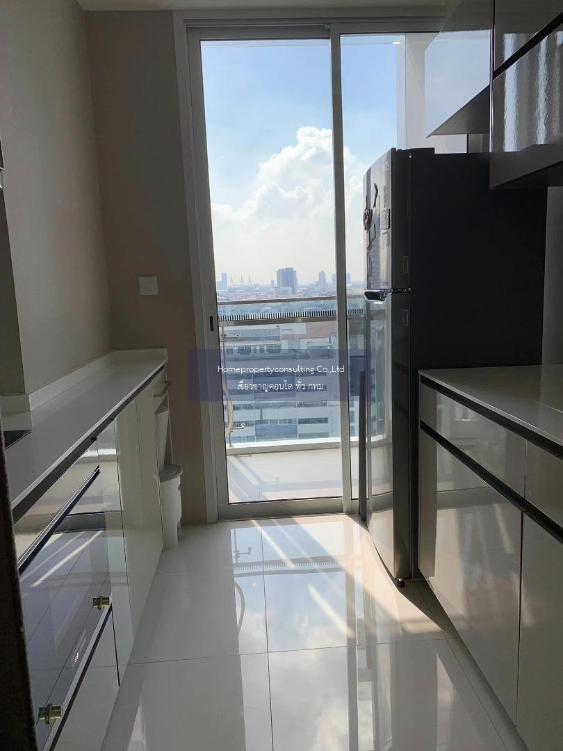 The room Sathorn - TanonPun (เดอะรูม สาทร - ถนนปั้น)