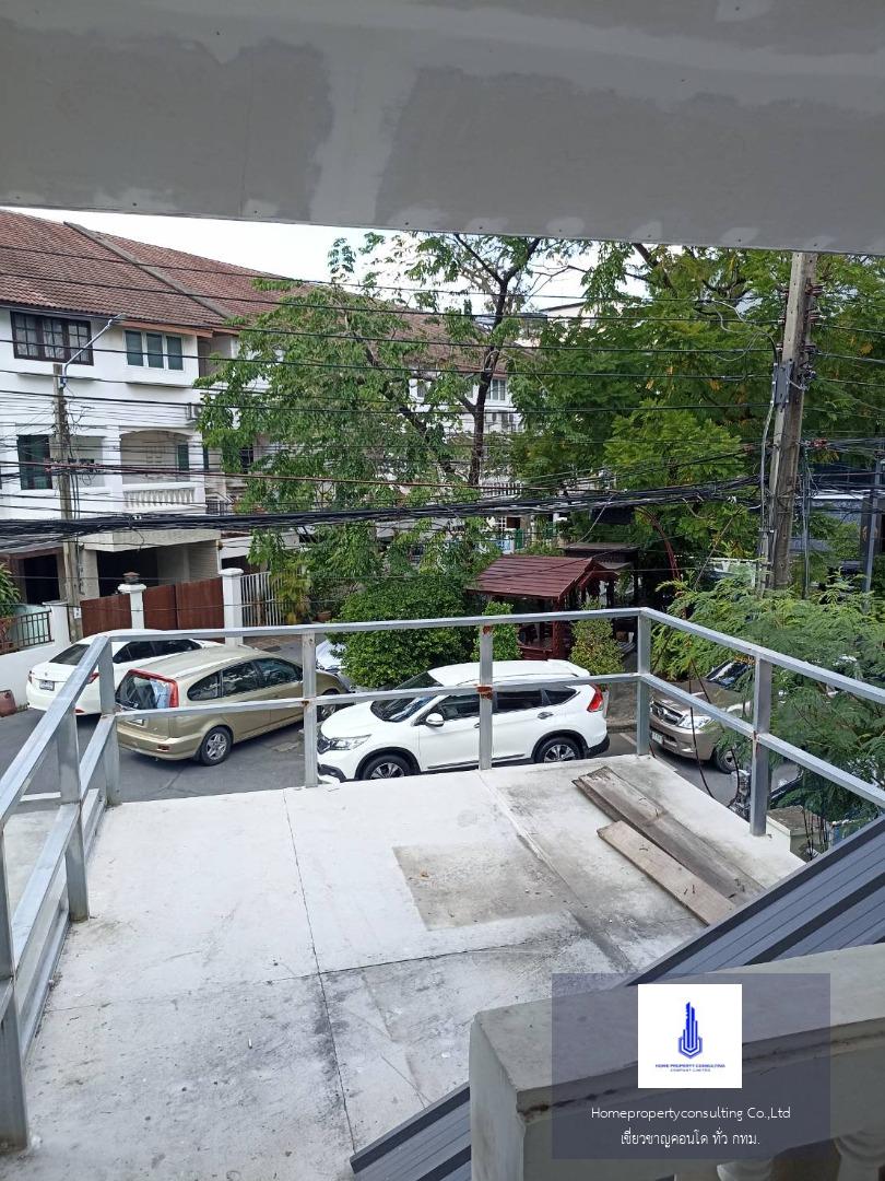 Hometown Office Ladprao Soi 128/1 Opposite Soi 101 (โฮมทาวน์ ออฟฟิส ย่านลาดพร้าว)