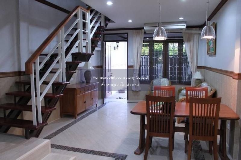 Townhouse for rent on Sukhumvit 36 (ทาวน์เฮ้าส์ สุขุมวิท 36)