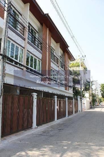 Townhouse for rent on Sukhumvit 36 (ทาวน์เฮ้าส์ สุขุมวิท 36)