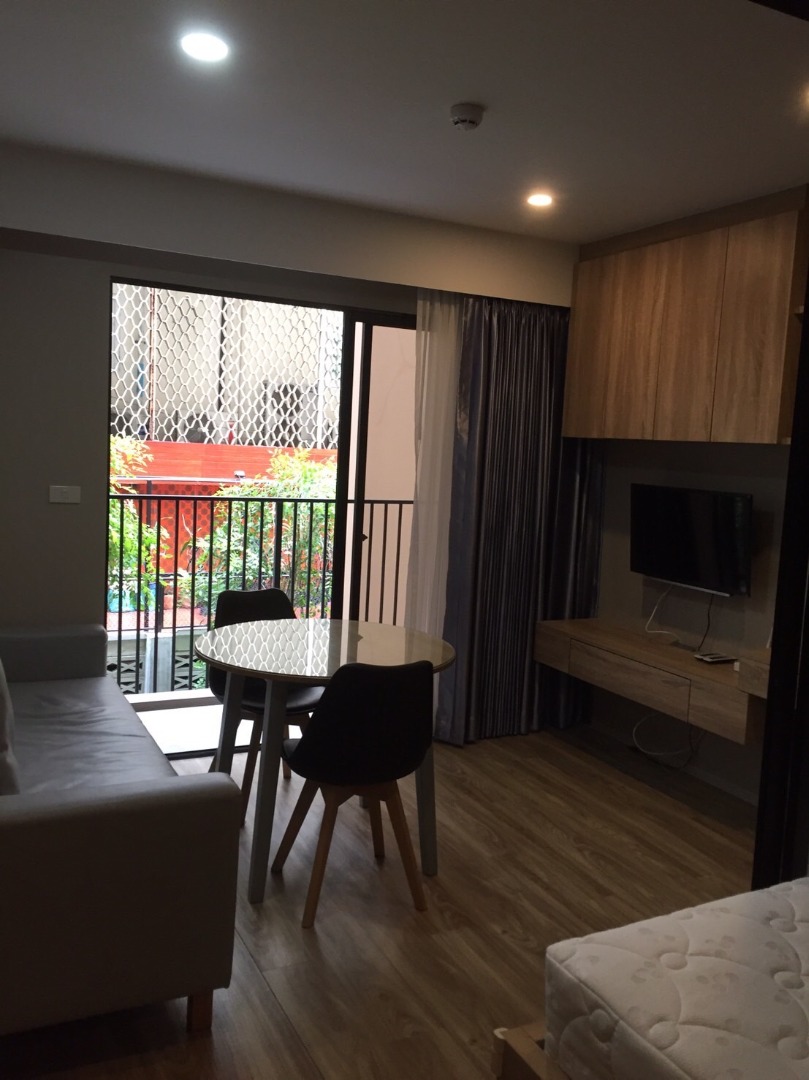 Blossom Condo @ Sathorn - Charoenrat (บลอสซั่ม คอนโด สาทร-เจริญราษฎร์)