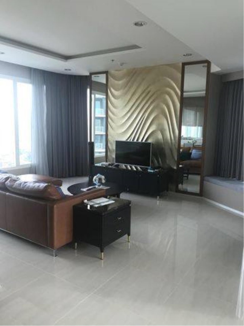 Menam Residences