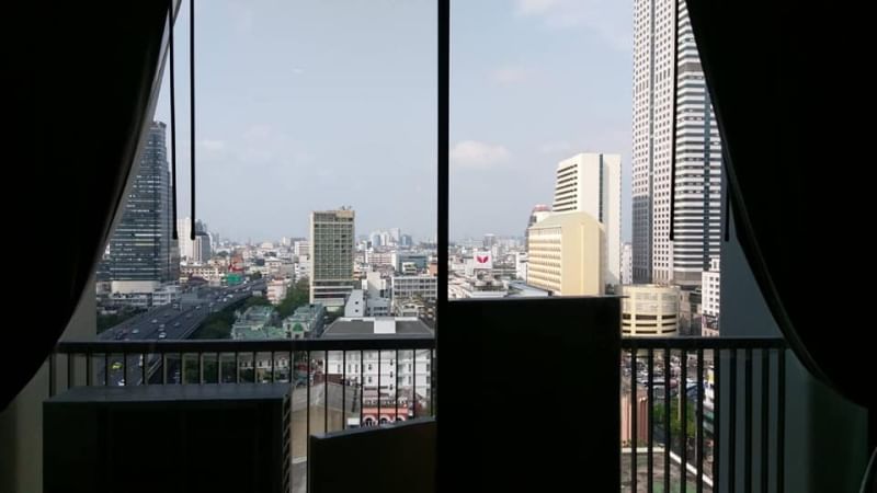 Noble Revo Silom (โนเบิล รีโว สีลม)