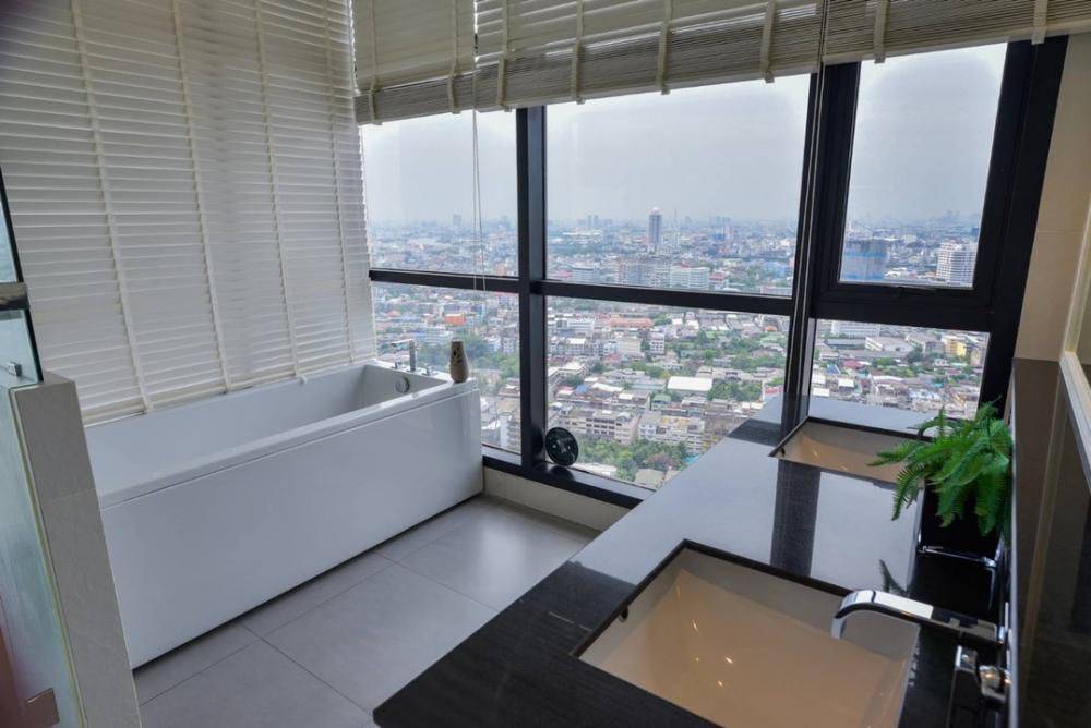 Urbano Absolute Sathon-Taksin (เออบาโน่ แอบโซลูท สาทร-ตากสิน)