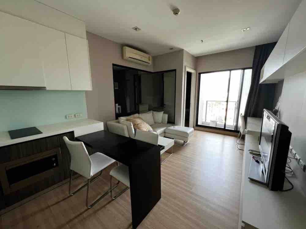 Urbano Absolute Sathon-Taksin (เออบาโน่ แอบโซลูท สาทร-ตากสิน)