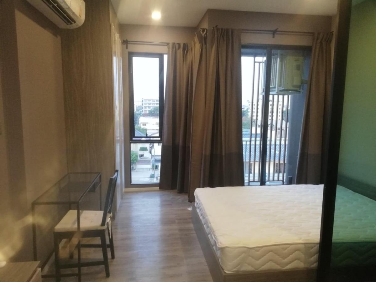 Brown Condo Ratchada 32 (บราวน์ คอนโด รัชดา 32)