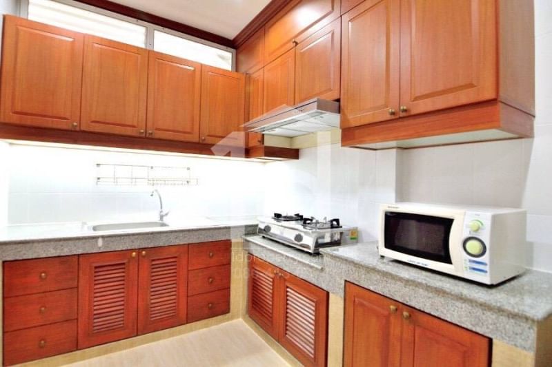 Townhouse for rent on Sukhumvit 36 (ทาวน์เฮ้าส์ สุขุมวิท 36)