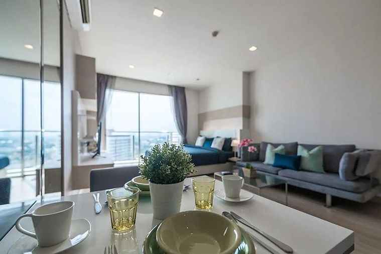 Sky Walk Condominium (สกายวอล์ค คอนโดมิเนียม)