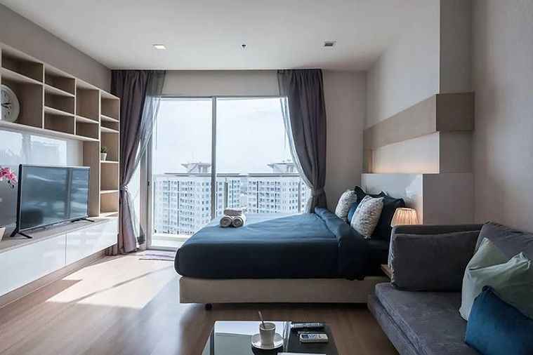 Sky Walk Condominium (สกายวอล์ค คอนโดมิเนียม)