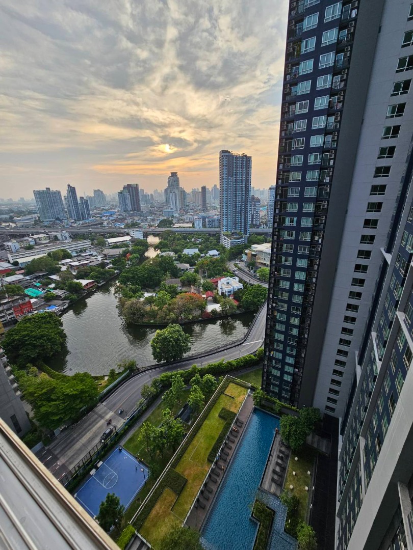 The Base Sukhumvit 77 (เดอะ เบส สุขุมวิท 77)