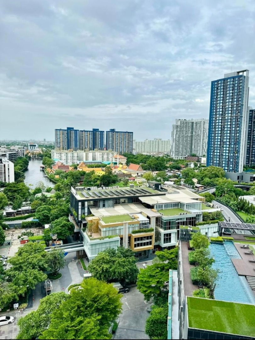 The Base Park West Sukhumvit 77 (เดอะ เบส พาร์คเวสต์ สุขุมวิท 77)