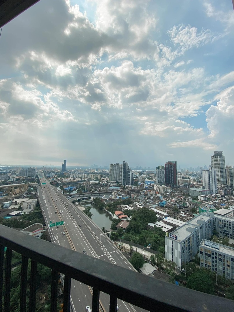 The Base Park West Sukhumvit77 (เดอะ เบส พาร์คเวสต์ สุขุมวิท 77)