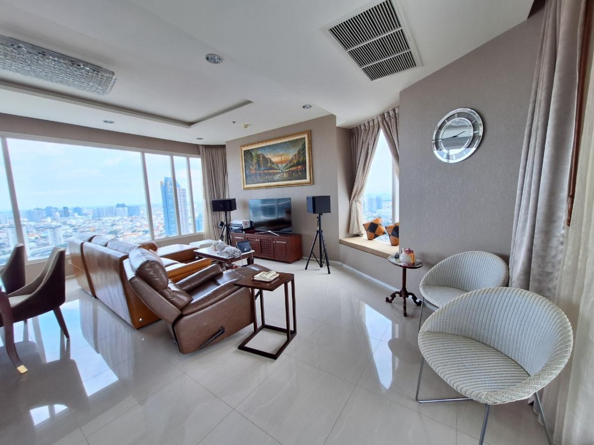 ขายคอนโด Super Luxury Menam Residences แม่น้ำ เรสซิเดนท์ วิวแม่น้ำเจ้าพระยา ชั้นสูง 34 ห่างสถานีสะพานตากสินเพียง 1.6 กม. พื้นที่ใช้สอย 139.31 ตร.ม. ขนาด 3 ห้องนอน 2 ห้องน้ำ 