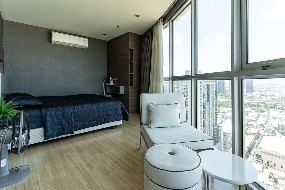 Sky Walk Condominium (สกายวอล์ค คอนโดมิเนียม)