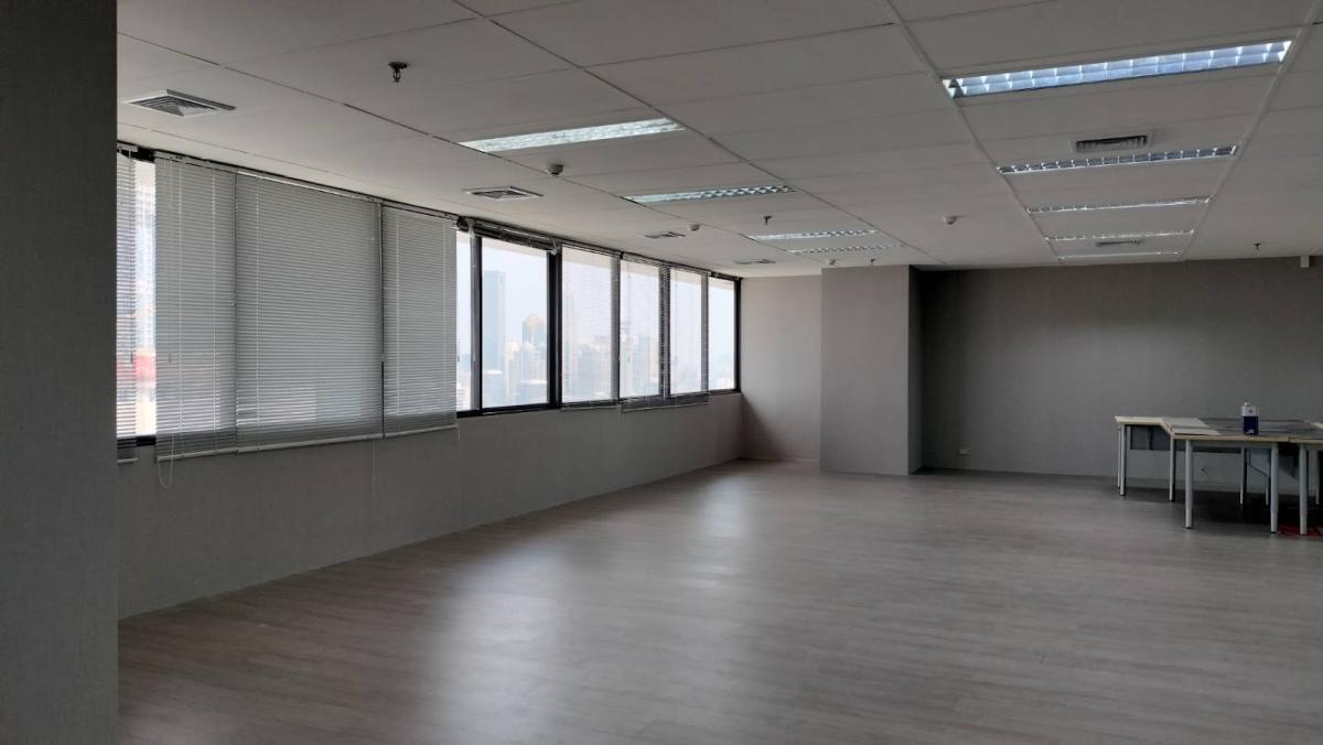 Office in Lumpini Tower Rama 4 (สำนักงานที่ตึกลุมพินี พระราม 4)