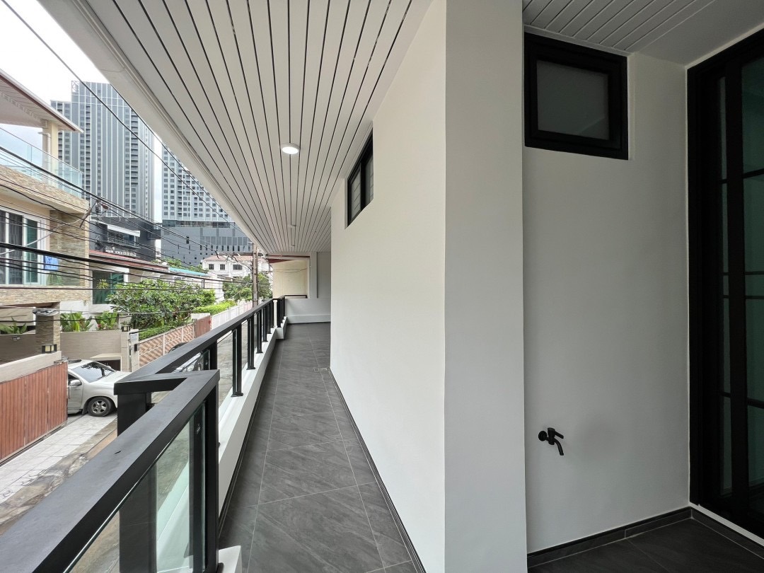 Townhouse in Sukhumvit 26 (ทาวน์โฮม ในซอย สุขุมวิท 26)